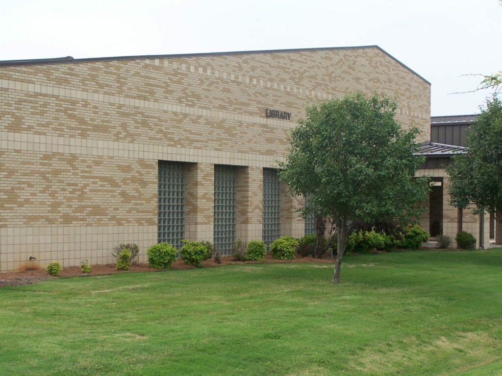 campus shots 5-22-06 029